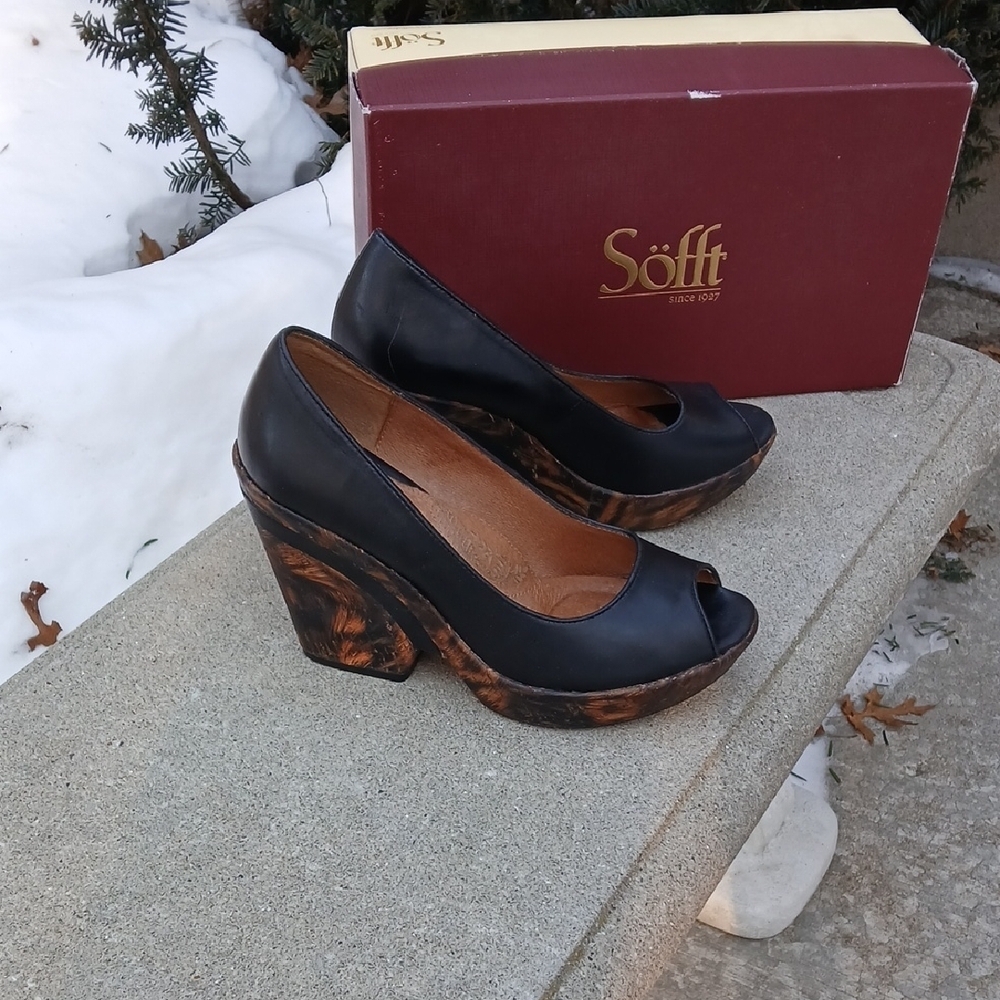 Sofft Olivia Black Leather Wedge Sz 9
